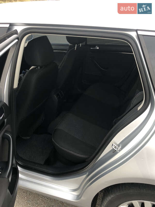 Універсал Volkswagen Golf 2011 в Звягелі