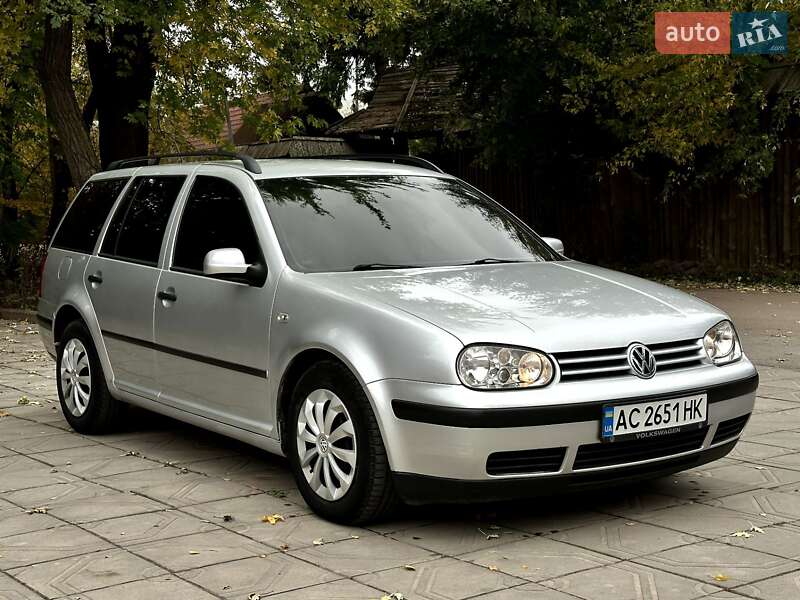 Универсал Volkswagen Golf 2001 в Коростене