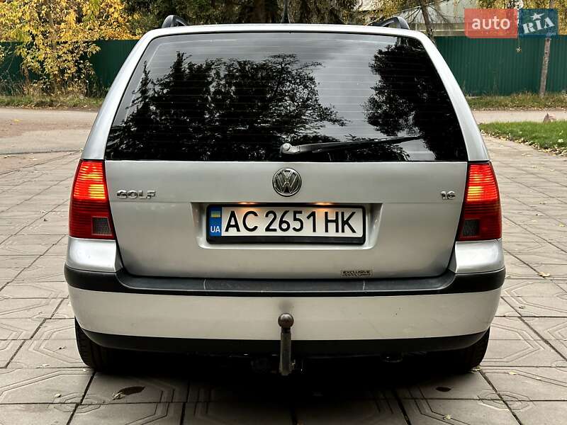Универсал Volkswagen Golf 2001 в Коростене