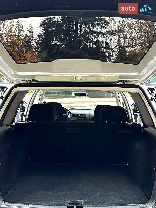 Универсал Volkswagen Golf 2001 в Коростене