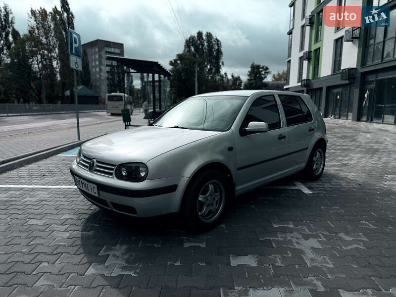 Хэтчбек Volkswagen Golf 1999 в Вараше