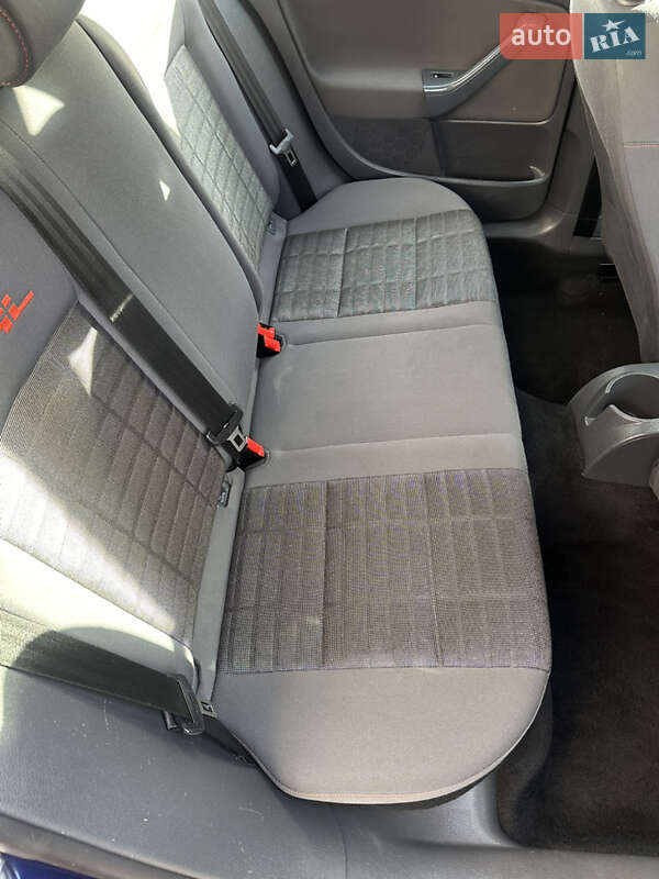 Хэтчбек Volkswagen Golf 2006 в Хороле