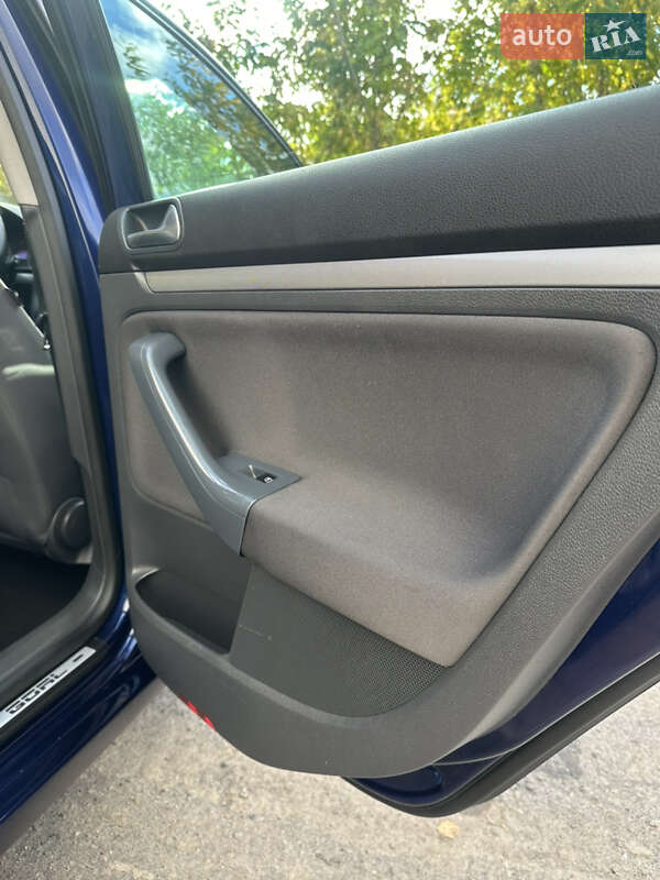 Хэтчбек Volkswagen Golf 2006 в Хороле