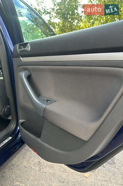 Хэтчбек Volkswagen Golf 2006 в  фото 16 Хэтчбек Volkswagen Golf 2006 в