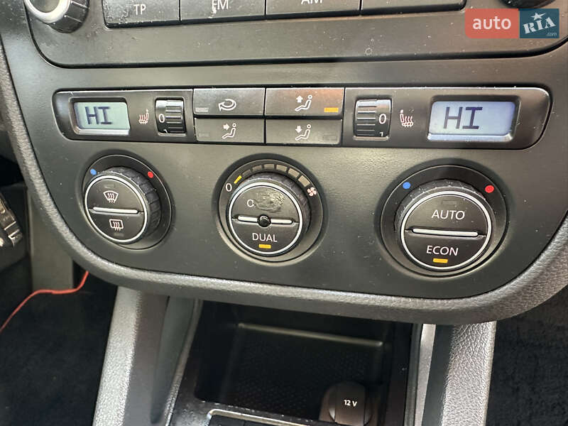 Хэтчбек Volkswagen Golf 2006 в Хороле