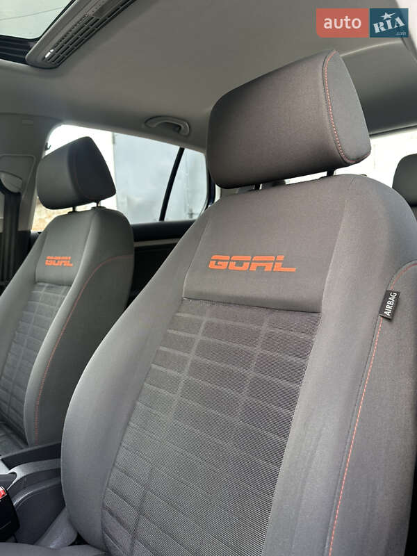 Хэтчбек Volkswagen Golf 2006 в Хороле