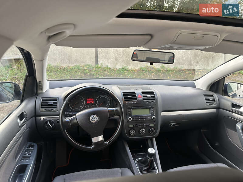 Хэтчбек Volkswagen Golf 2006 в Хороле