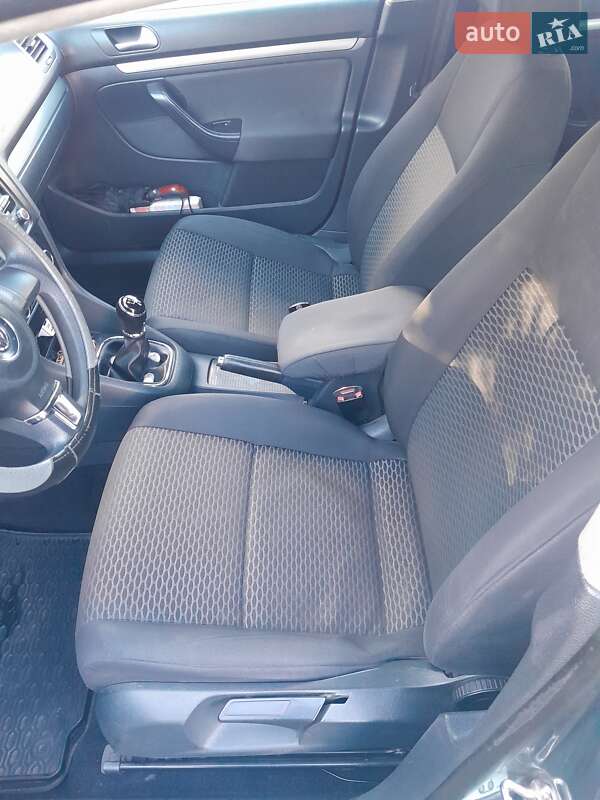 Универсал Volkswagen Golf 2011 в Черкассах