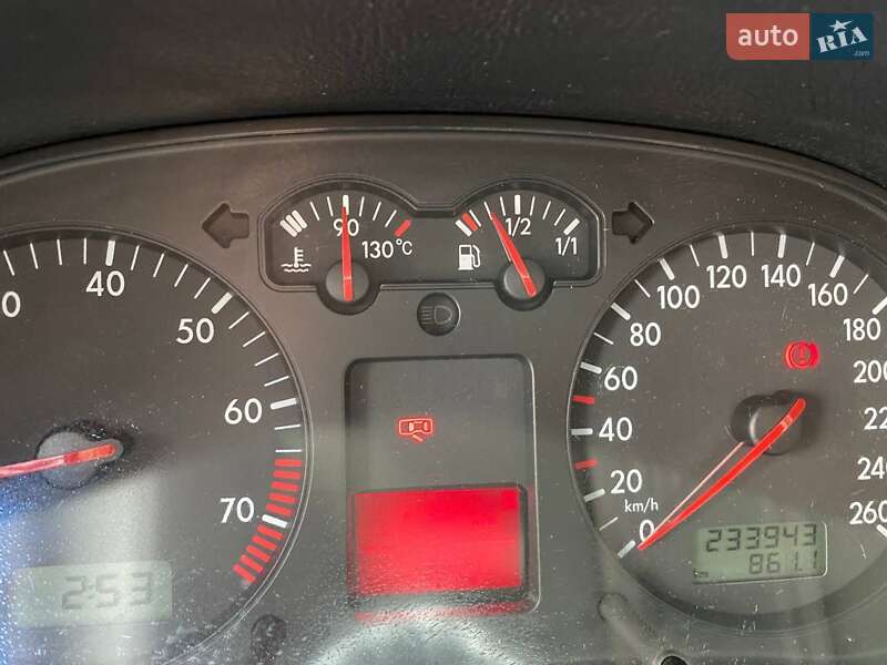 Хетчбек Volkswagen Golf 2002 в Бучачі