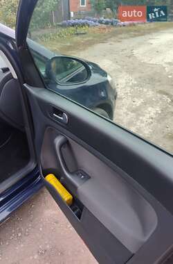 Хэтчбек Volkswagen Golf 2008 в 