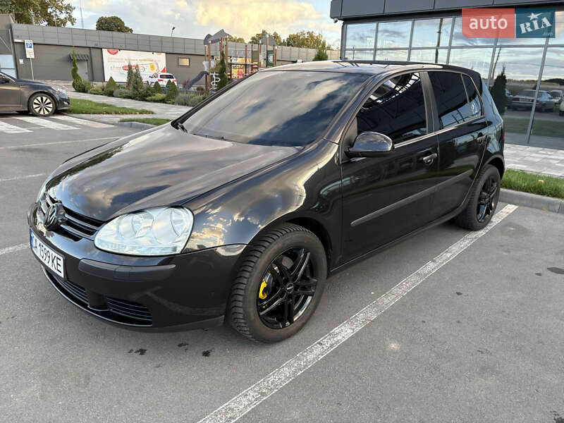 Хэтчбек Volkswagen Golf 2005 в Умани