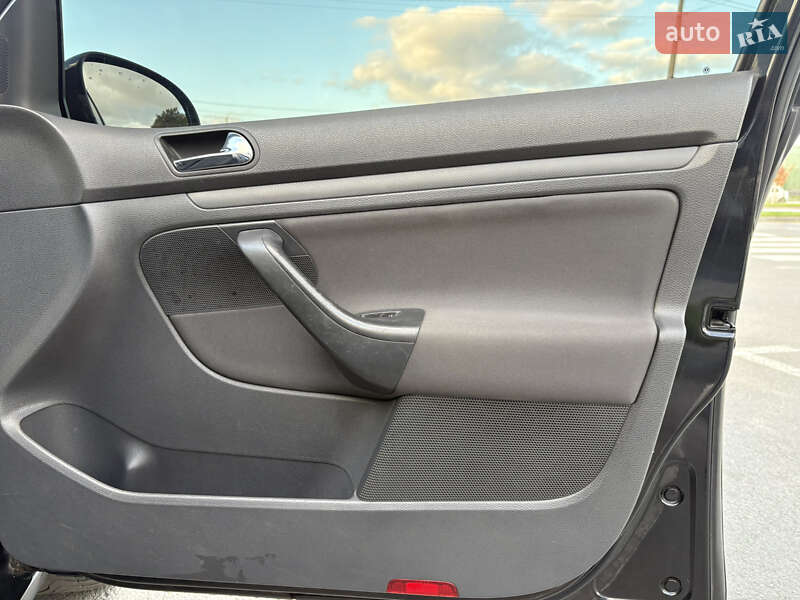 Хэтчбек Volkswagen Golf 2005 в Умани