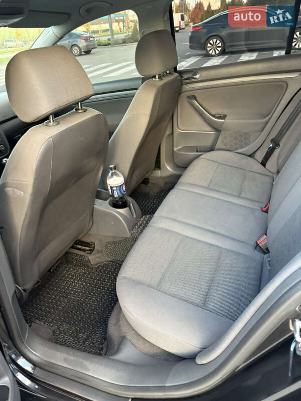 Хэтчбек Volkswagen Golf 2005 в Умани