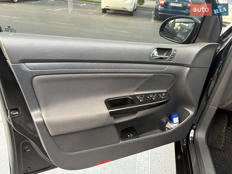 Хэтчбек Volkswagen Golf 2005 в Умани