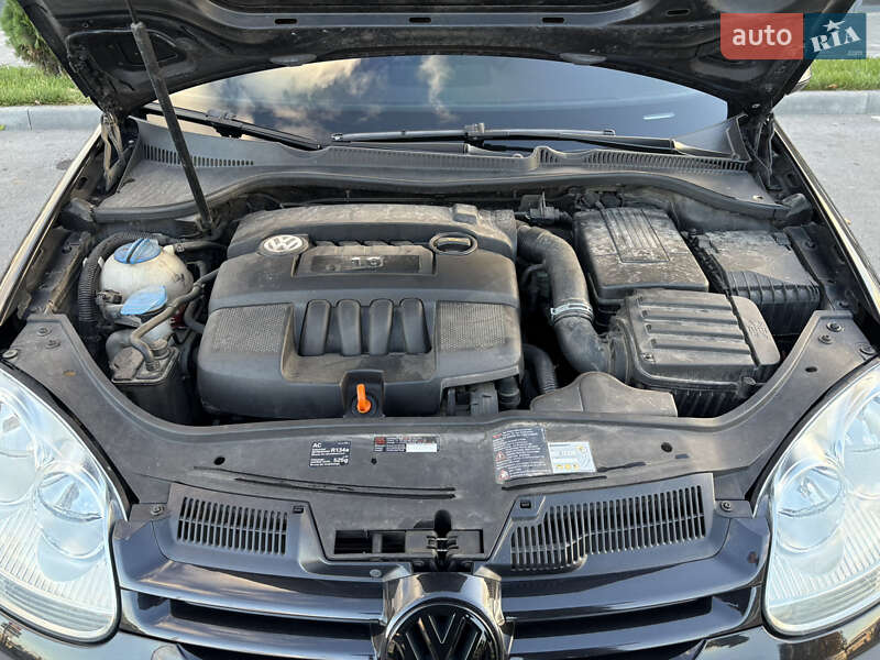 Хэтчбек Volkswagen Golf 2005 в Умани