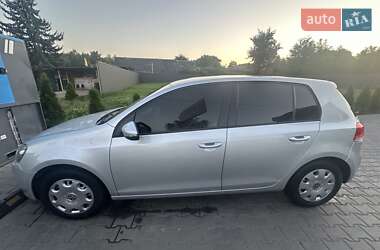 Хэтчбек Volkswagen Golf 2010 в 