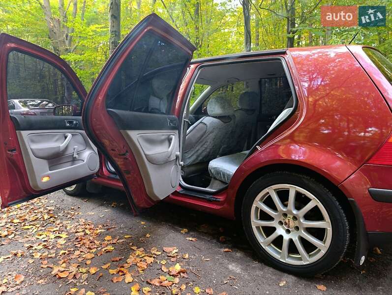 Хэтчбек Volkswagen Golf 1998 в Рава-Русской