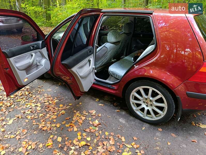 Хэтчбек Volkswagen Golf 1998 в Рава-Русской