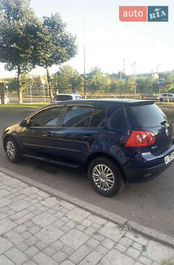 Хэтчбек Volkswagen Golf 2004 в  фото 5 Хэтчбек Volkswagen Golf 2004 в
