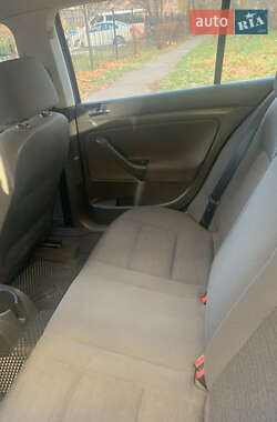 Хэтчбек Volkswagen Golf 2004 в  фото 17 Хэтчбек Volkswagen Golf 2004 в