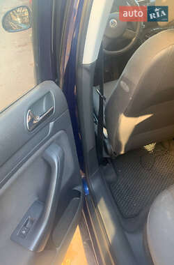 Хэтчбек Volkswagen Golf 2004 в  фото 21 Хэтчбек Volkswagen Golf 2004 в