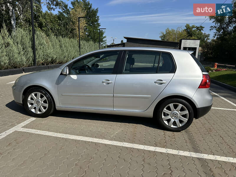 Хэтчбек Volkswagen Golf 2005 в Киеве