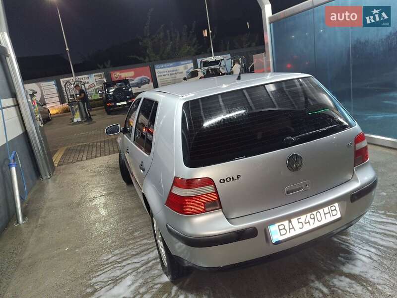 Volkswagen Golf 2002
