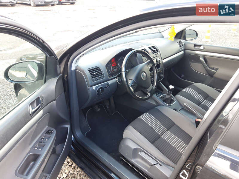 Хетчбек Volkswagen Golf 2009 в Луцьку