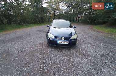Хэтчбек Volkswagen Golf 2005 в Ужгороде
