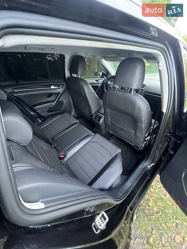 Універсал Volkswagen Golf 2014 в Рівному