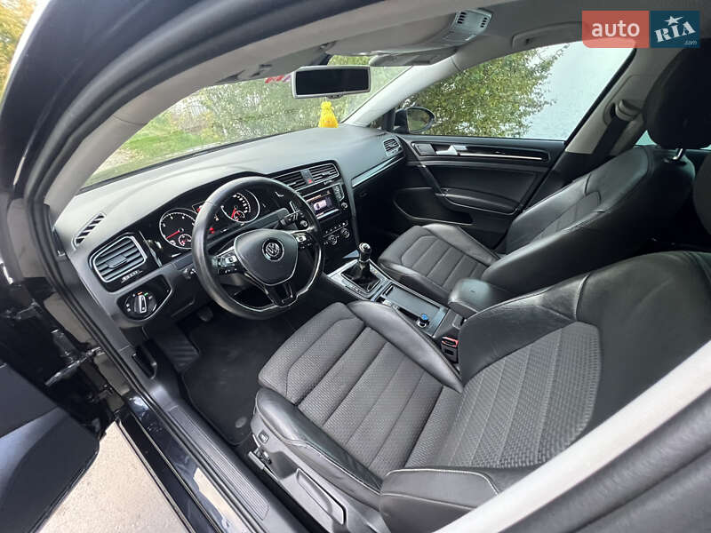 Універсал Volkswagen Golf 2014 в Рівному