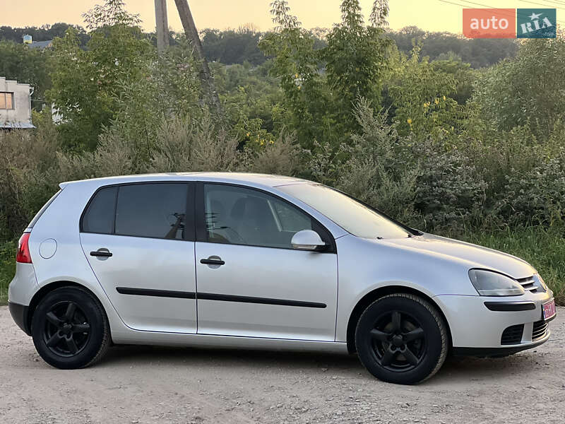 Хэтчбек Volkswagen Golf 2004 в Тернополе