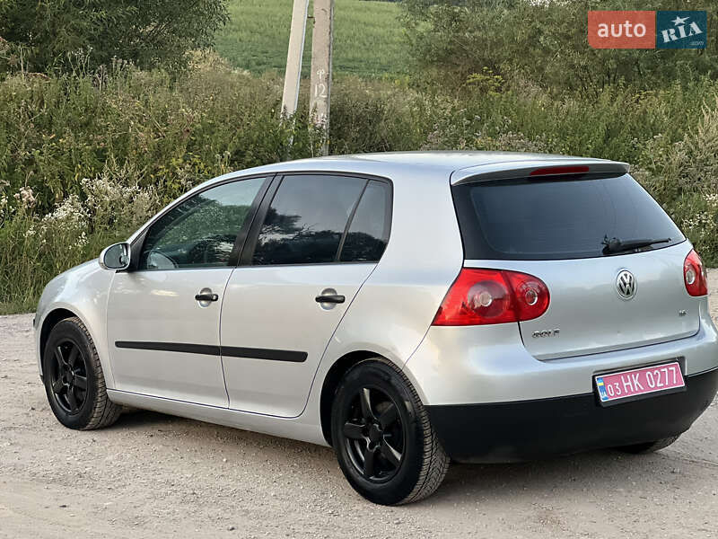 Хэтчбек Volkswagen Golf 2004 в Тернополе