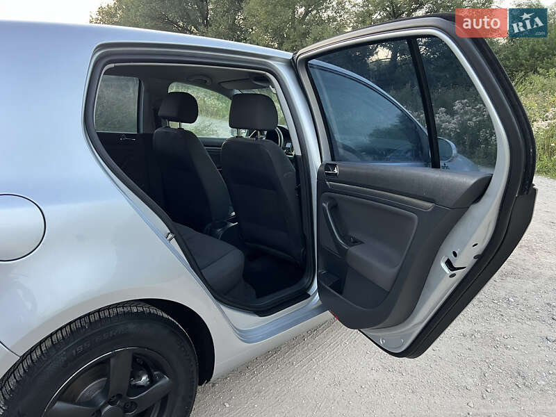 Хэтчбек Volkswagen Golf 2004 в Тернополе