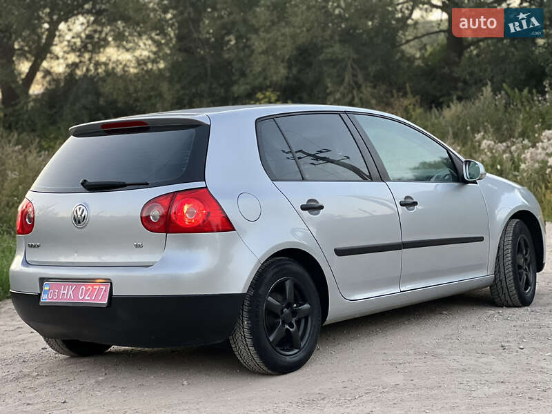 Хэтчбек Volkswagen Golf 2004 в Тернополе
