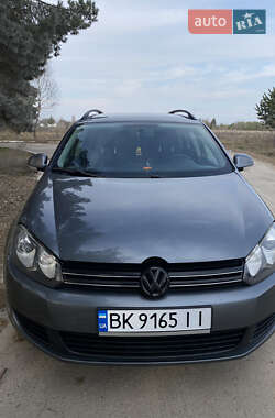 Універсал Volkswagen Golf 2010 в Рівному