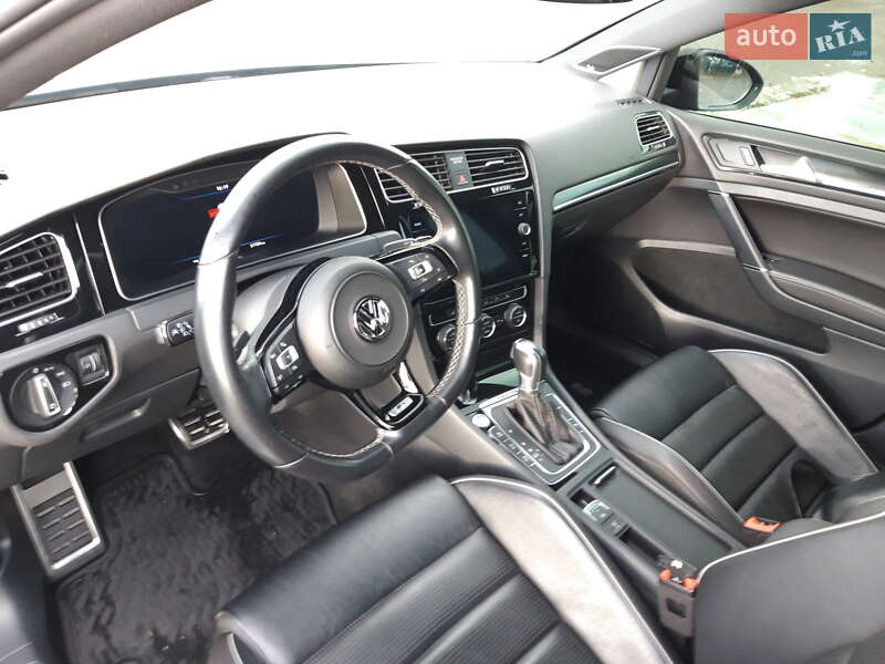 Хетчбек Volkswagen Golf 2018 в Києві