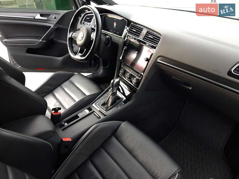 Хетчбек Volkswagen Golf 2018 в Києві