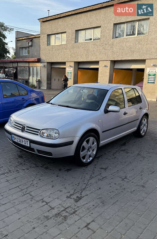 Хэтчбек Volkswagen Golf 2000 в Синельниково