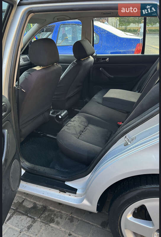 Хэтчбек Volkswagen Golf 2000 в Синельниково