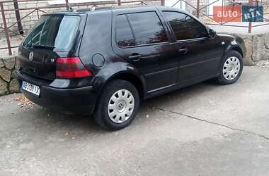 Хэтчбек Volkswagen Golf 2002 в Ладыжине