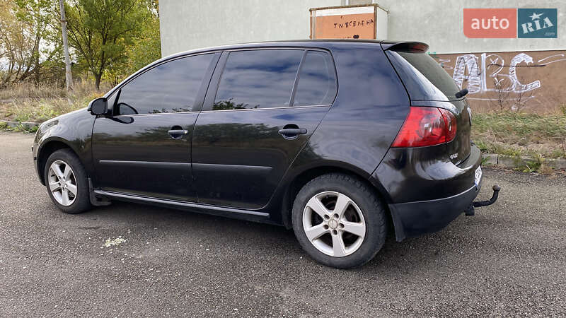 Хэтчбек Volkswagen Golf 2004 в Иванкове