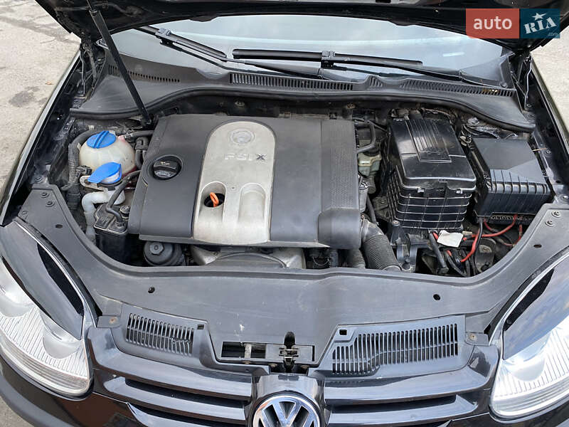 Хэтчбек Volkswagen Golf 2004 в Иванкове