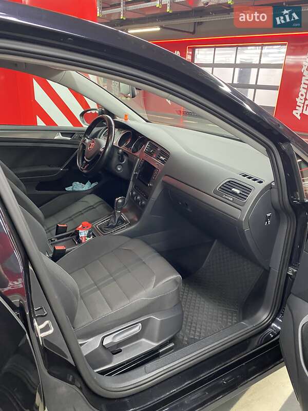 Хетчбек Volkswagen Golf 2013 в Києві