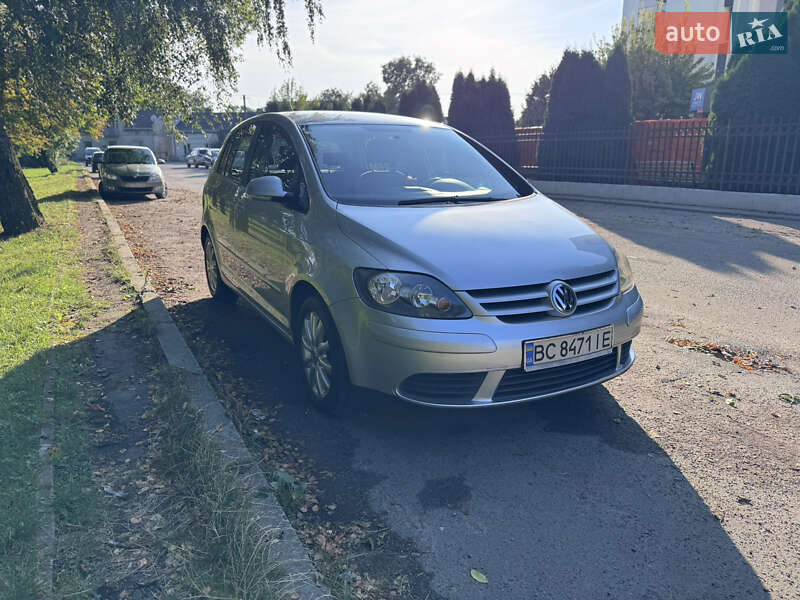 Хетчбек Volkswagen Golf 2005 в Львові