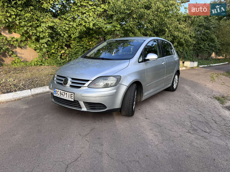 Хетчбек Volkswagen Golf 2005 в Львові