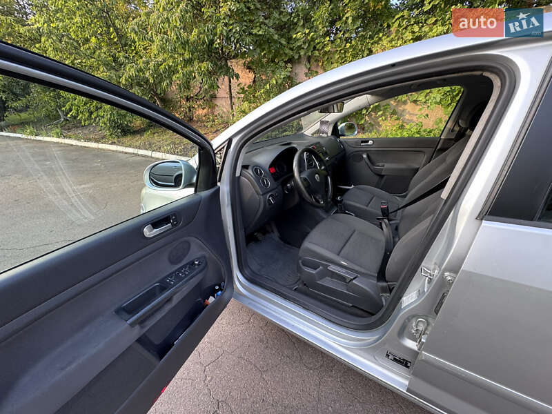 Хетчбек Volkswagen Golf 2005 в Львові