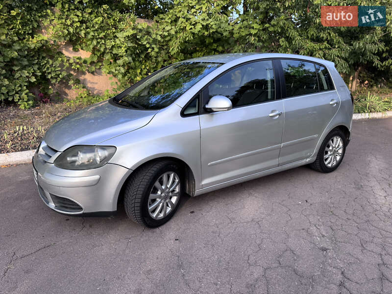 Хетчбек Volkswagen Golf 2005 в Львові