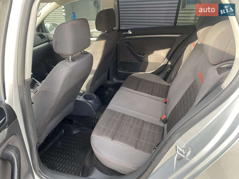 Хэтчбек Volkswagen Golf 2006 в Ивано-Франковске