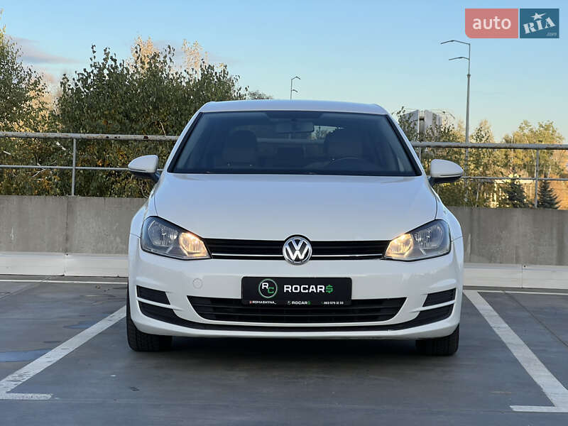 Хэтчбек Volkswagen Golf 2014 в Киеве